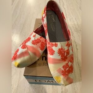 Tom’s Orange Palm Trees Slip On Shoes, 7.5